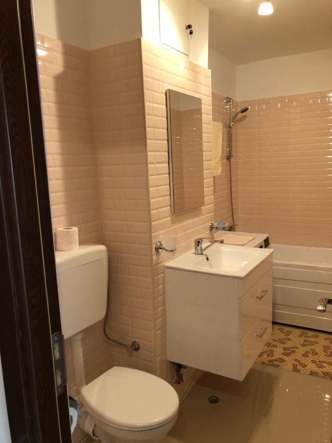 Le Garcon De Cristina-Simple,Quiet,Spacious Studio Bukarest Eksteriør billede