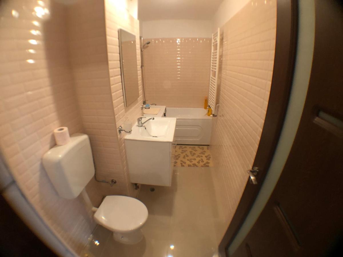 Le Garcon De Cristina-Simple,Quiet,Spacious Studio Bukarest Eksteriør billede
