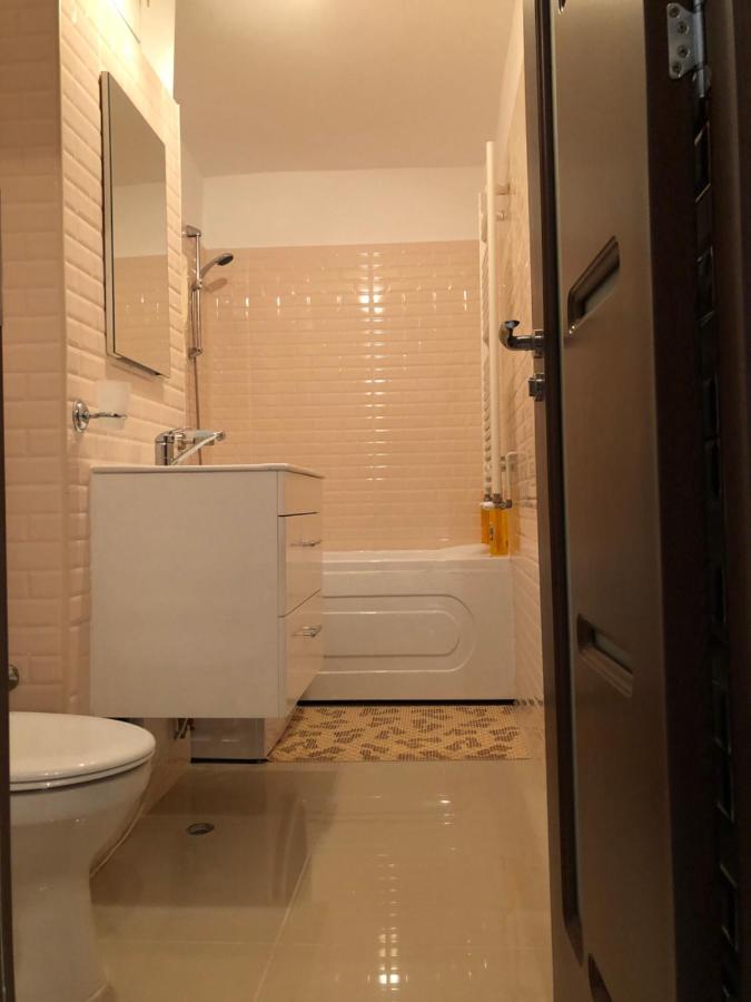 Le Garcon De Cristina-Simple,Quiet,Spacious Studio Bukarest Eksteriør billede